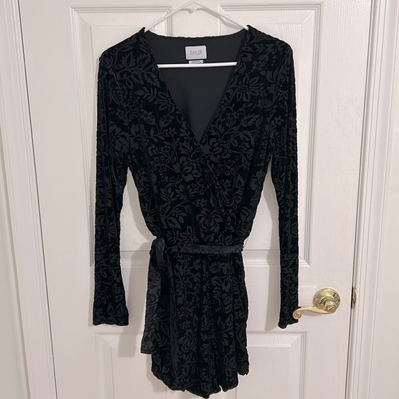 Anthropologie Saylor The Rebecca Black Velvet Floral Burnout Belted Vneck Romper - Picture 3 of 9